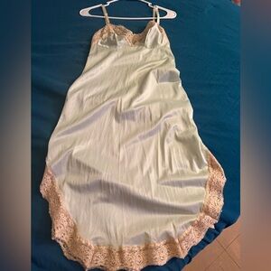 Vintage GOSSARD ARTEMIS mint & gold lace slip